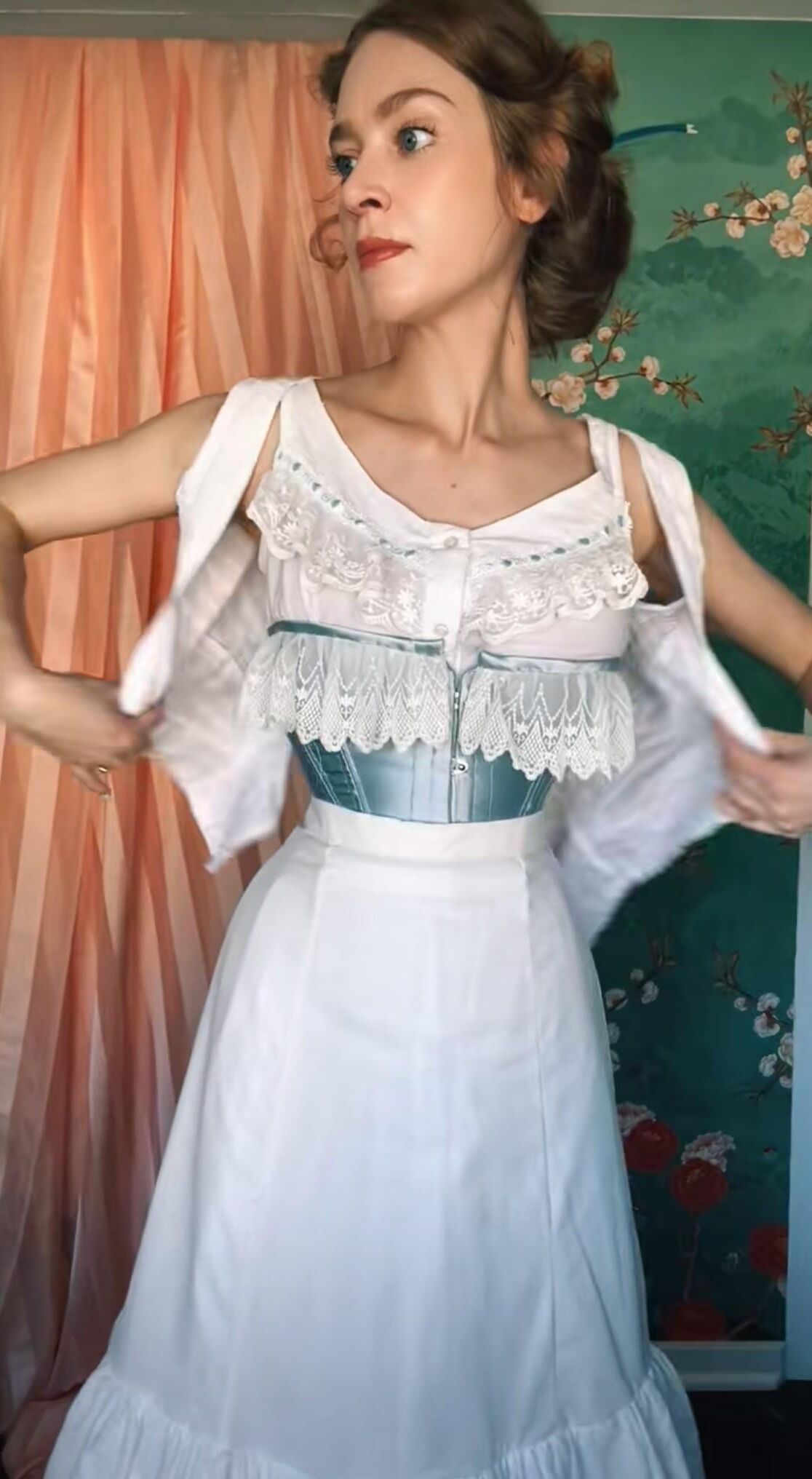 Sexy Costumer Vintage Ivy Thompson (The Sewlo Artist)