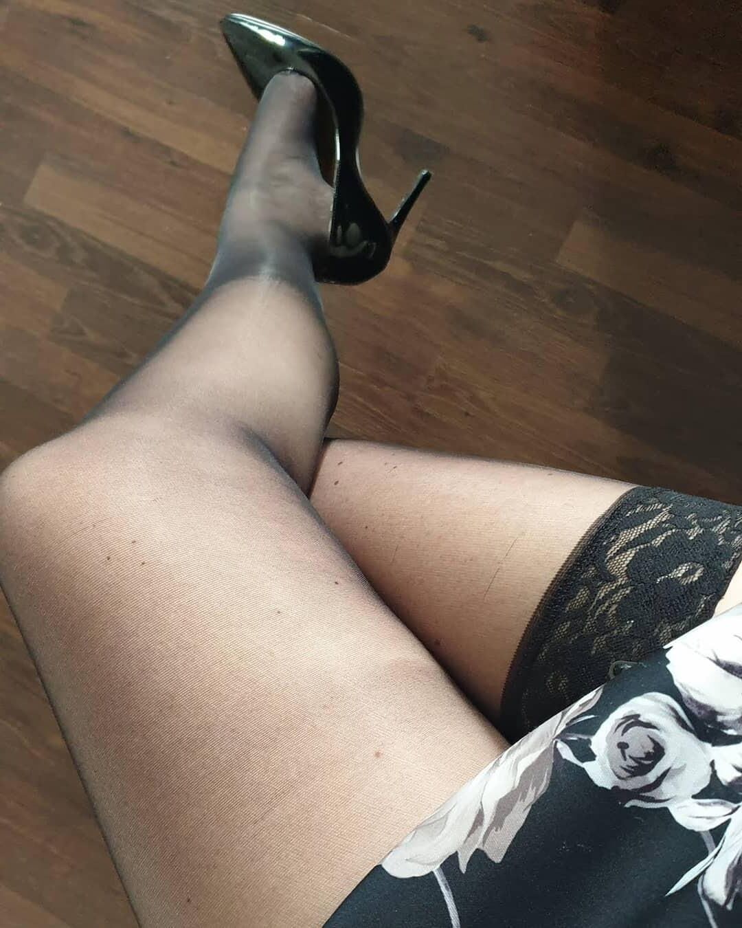 Pandora Hold Ups trägt