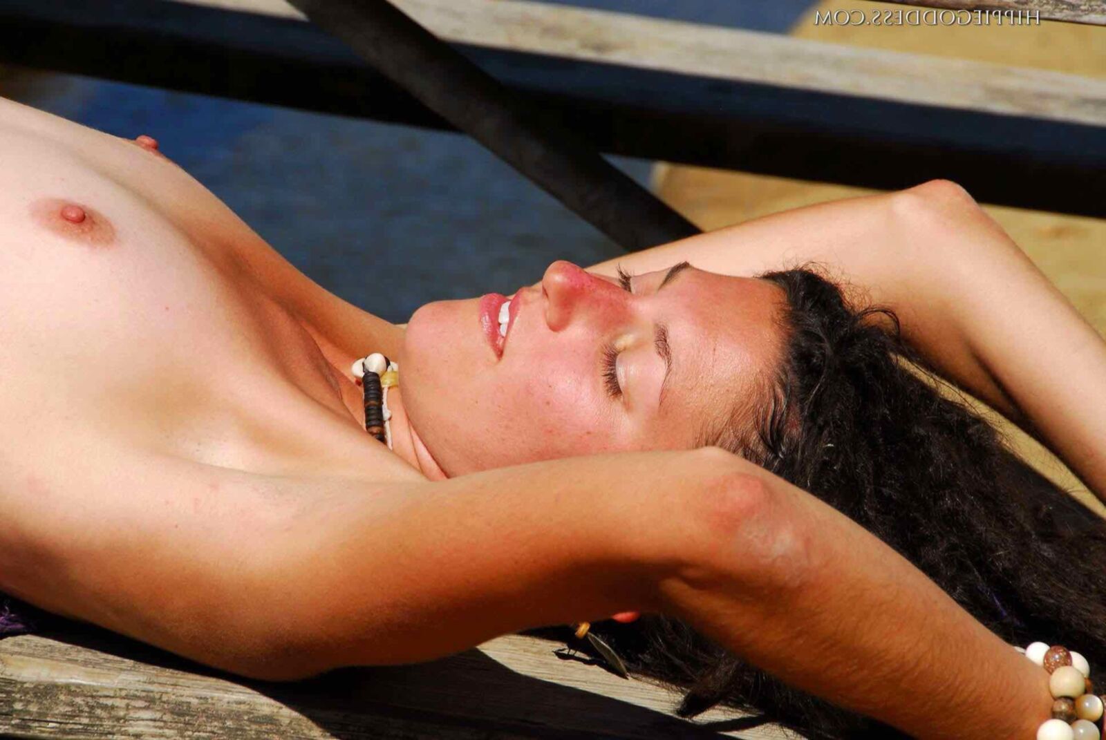 Hippiegoddess Katie zeigt sich