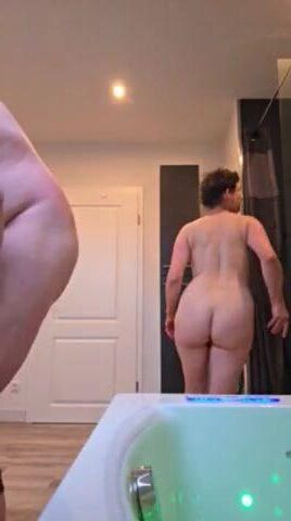 Marido de chupado de sí mismo y su esposa cachonda