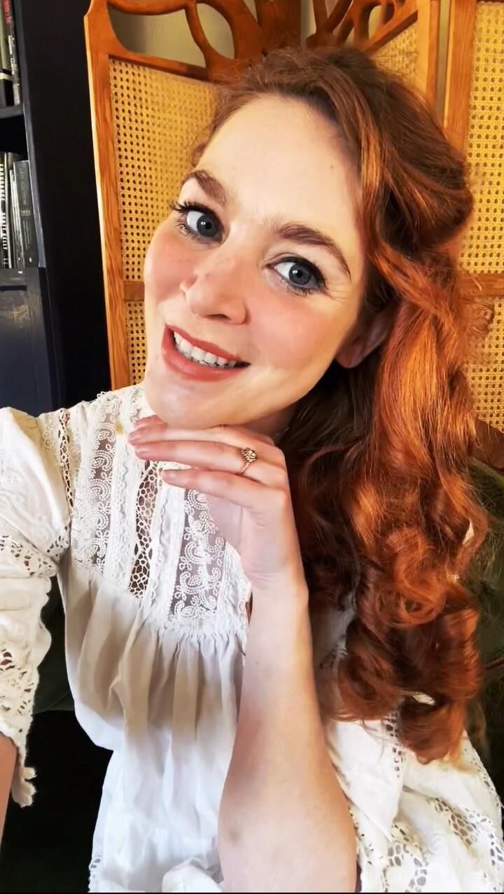 Sexy Costumer Vintage Ivy Thompson (The Sewlo Artist)