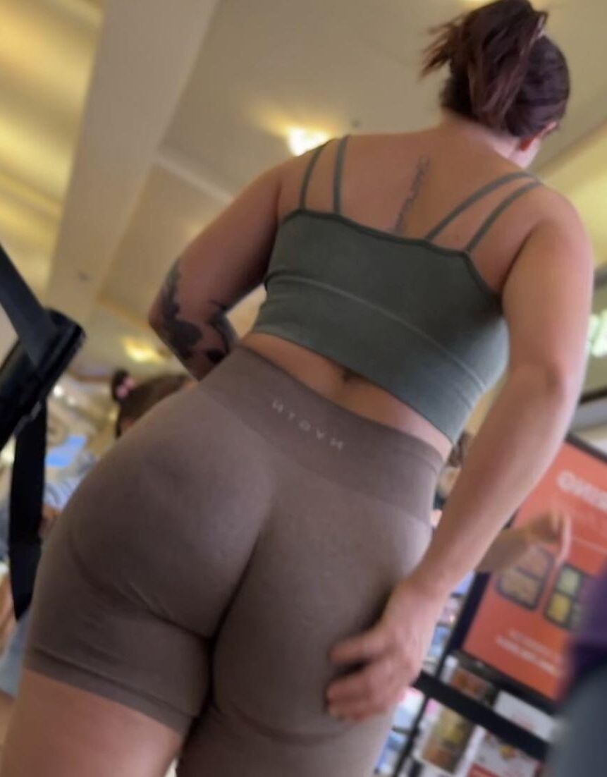 Milf sincero con gran culo en Lycra Short Sexy