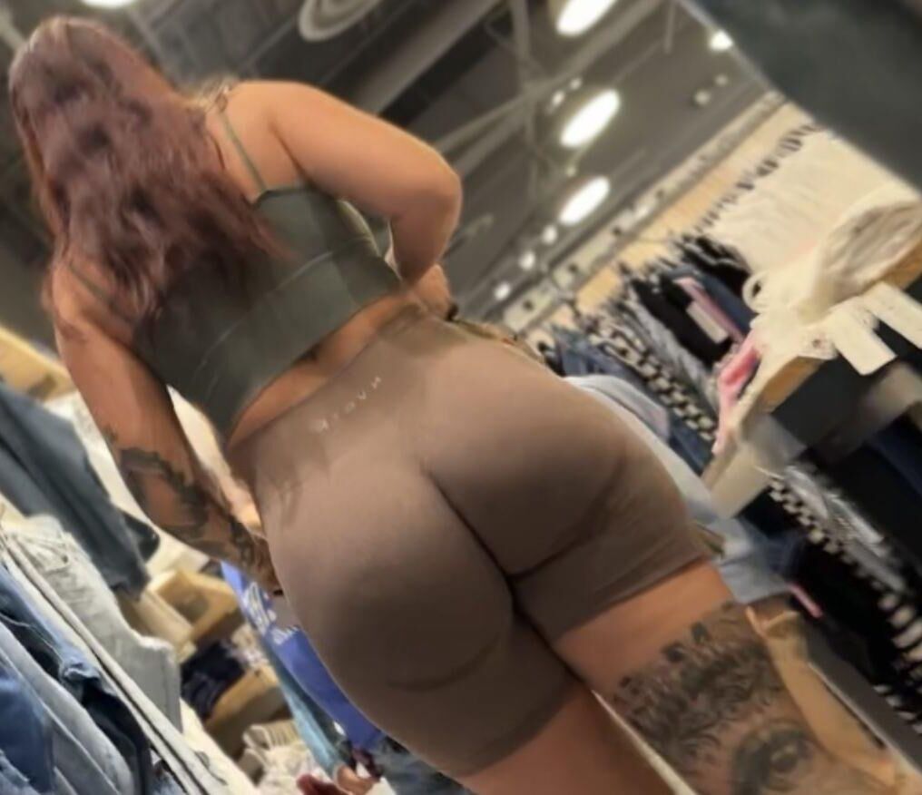 Milf sincero con gran culo en Lycra Short Sexy