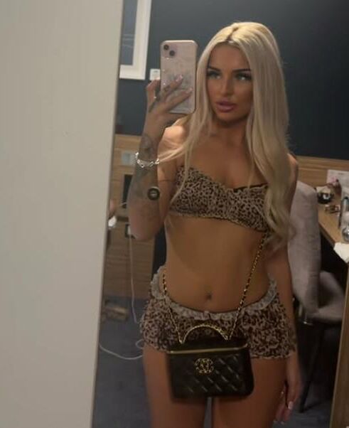 Ellie Chav Barbie Doll Bimbo Slut de mi ciudad