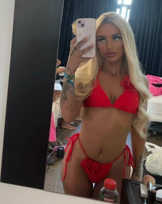 Ellie Chav Barbie Doll Bimbo Slut de mi ciudad