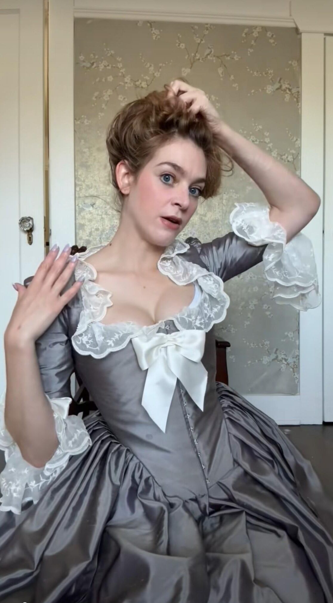 Sexy Costumer Vintage Ivy Thompson (The Sewlo Artist)