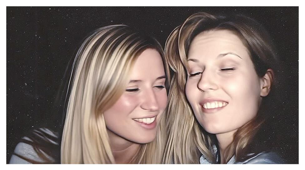 Paula und Kim machen rum