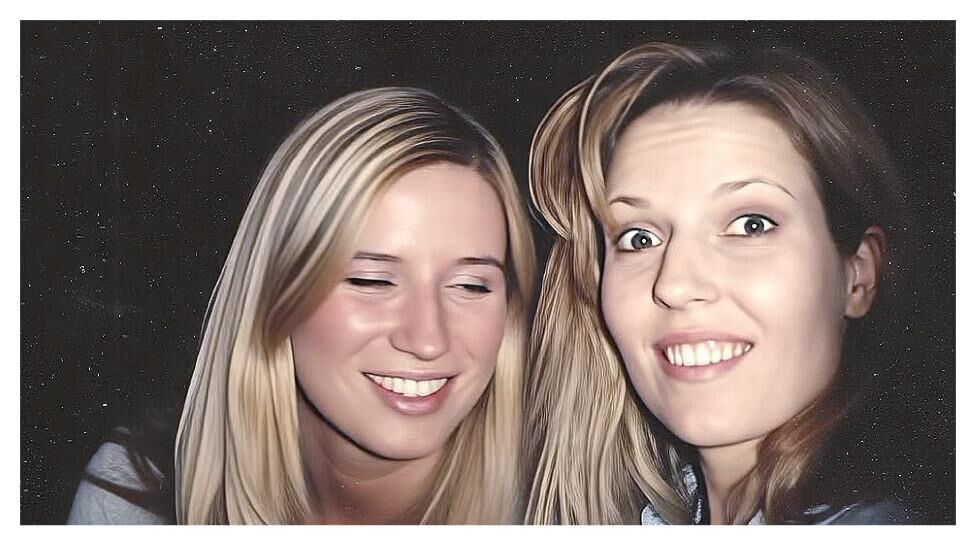 Paula und Kim machen rum