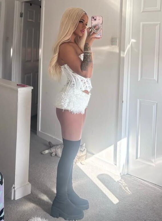 Ellie Chav Barbie Doll Bimbo Slut de mi ciudad
