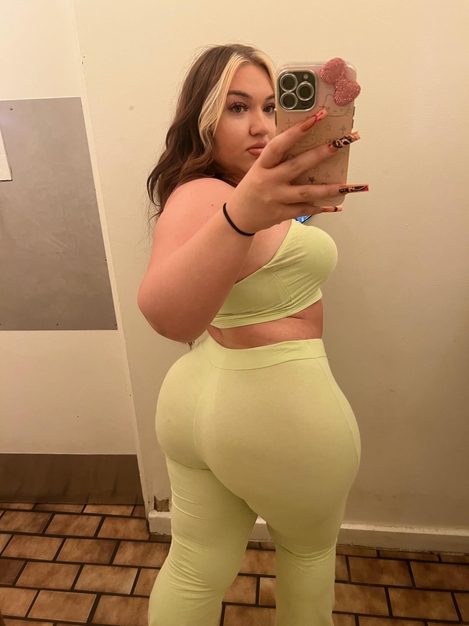 Armonía gran culo tetas