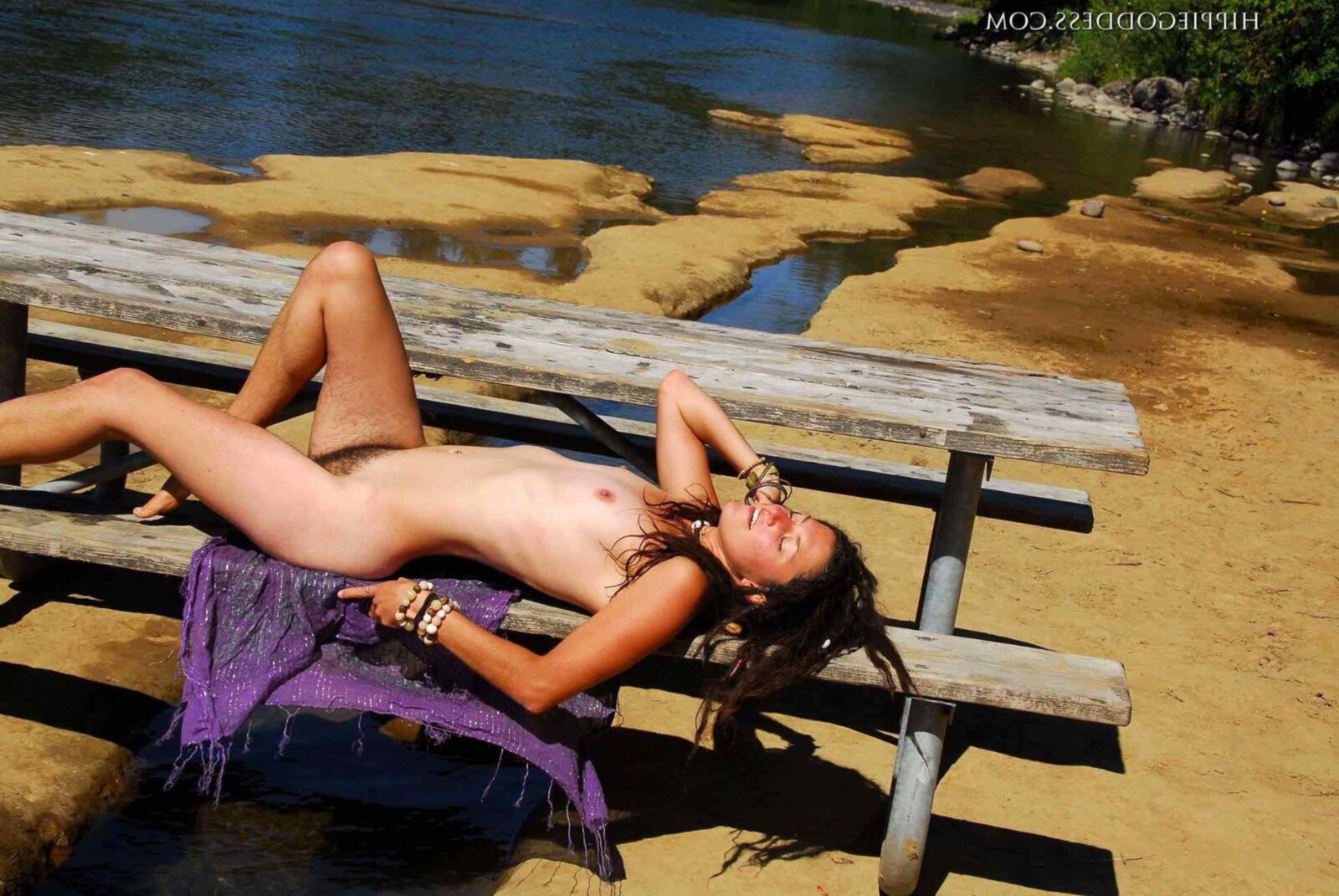 Hippiegoddess Katie zeigt sich
