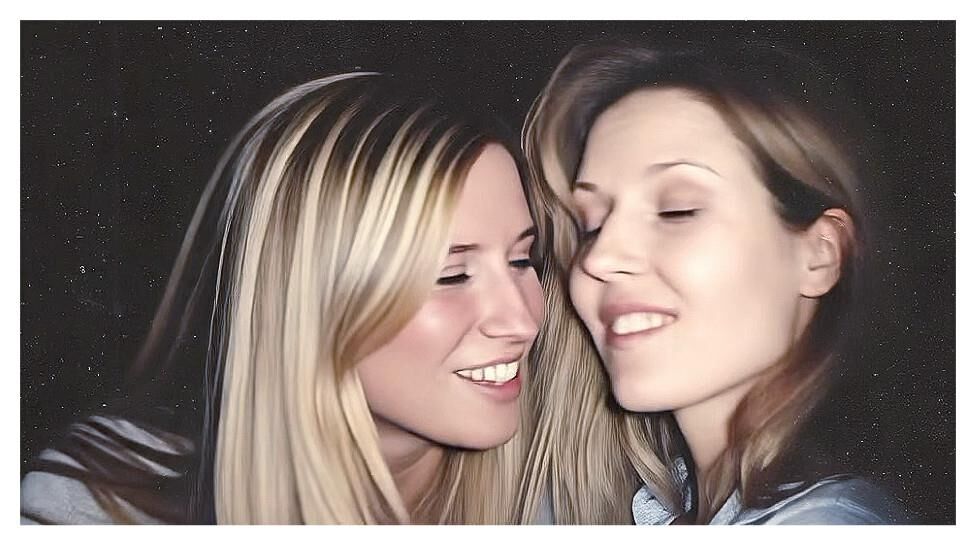 Paula und Kim machen rum