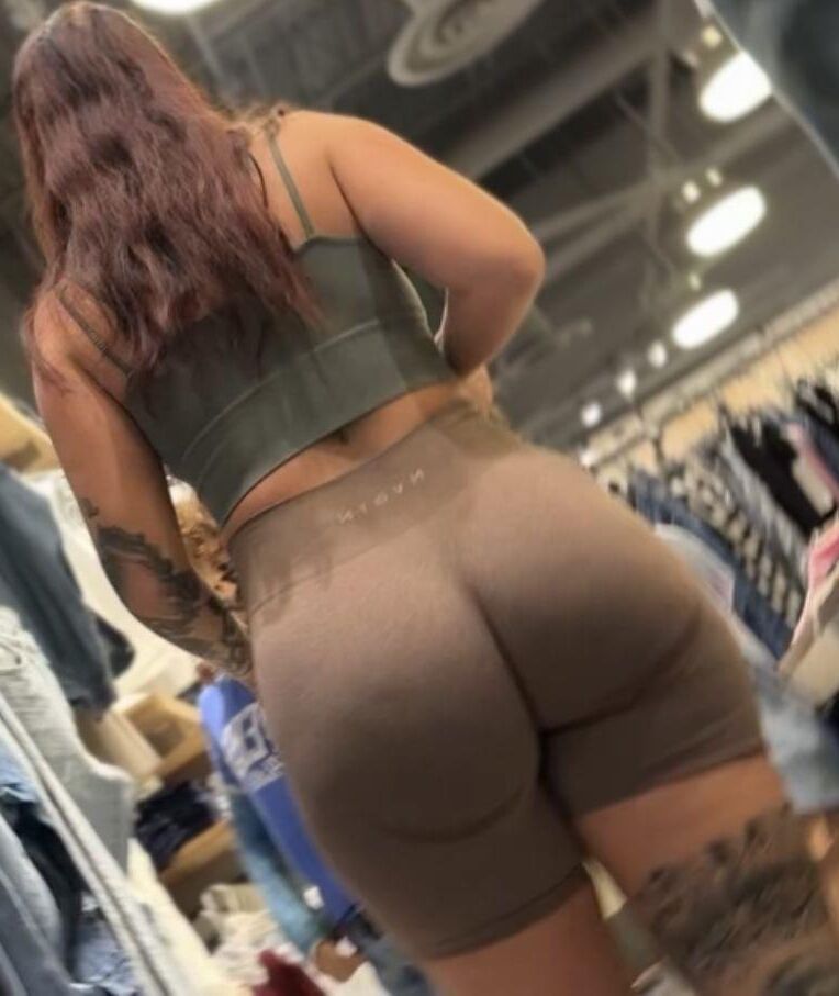 Milf sincero con gran culo en Lycra Short Sexy