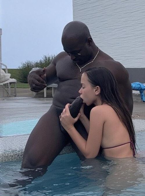 Schwarze Männer bevorzugen Latinas den Pool