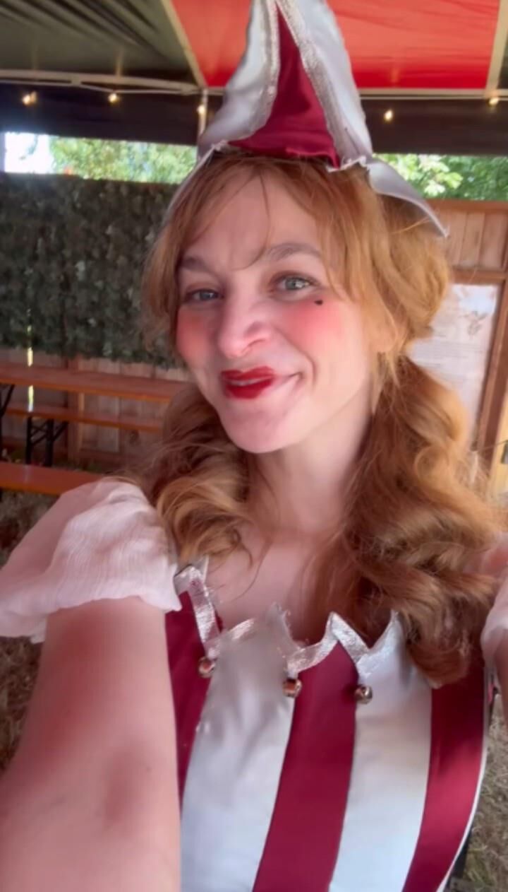 Sexy Costumer Vintage Ivy Thompson (The Sewlo Artist)