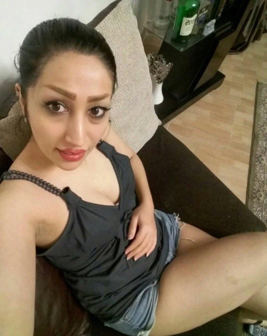 Horny iraní MILF Elnaz