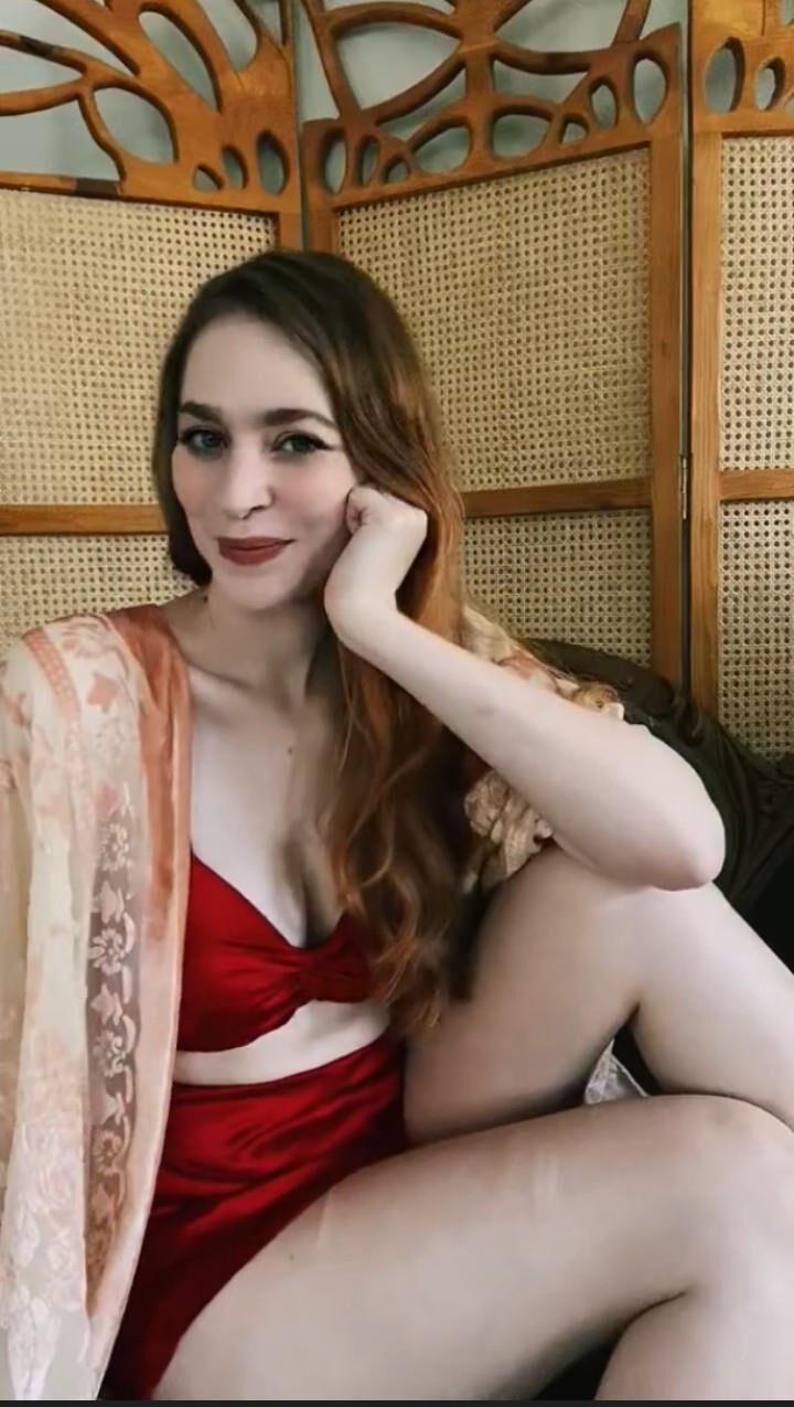 Sexy Costumer Vintage Ivy Thompson (The Sewlo Artist)