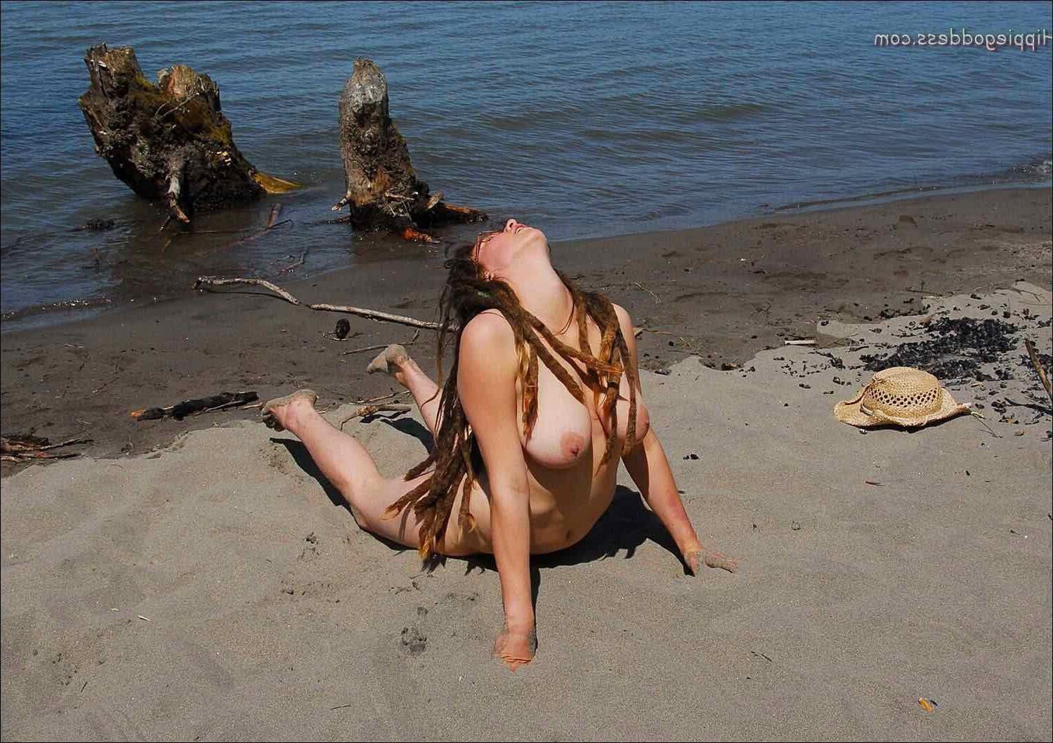 Hippiegoddess Amaya Busty im Freien