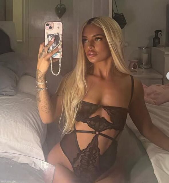Ellie Chav Barbie Doll Bimbo Slut de mi ciudad