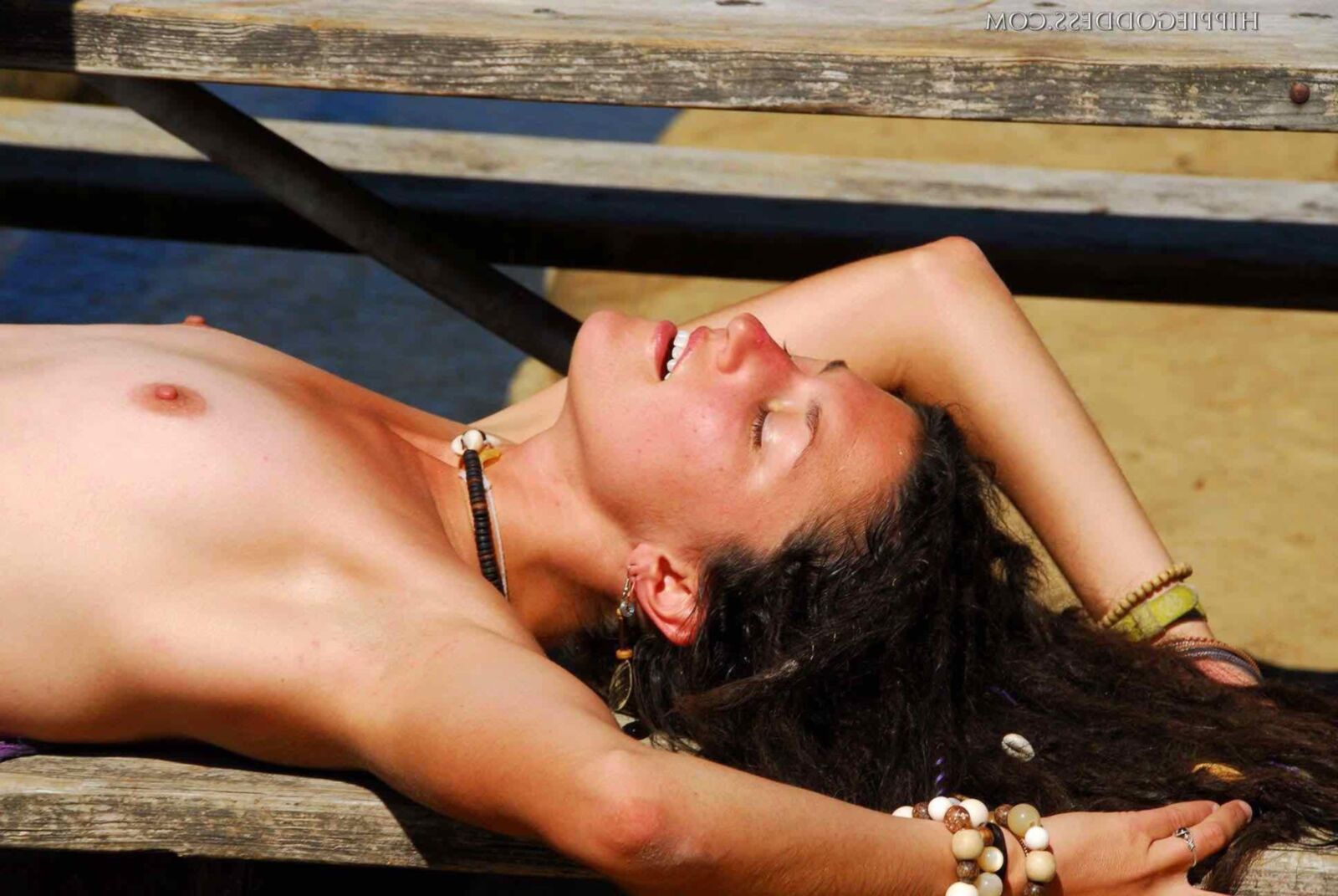 Hippiegoddess Katie zeigt sich