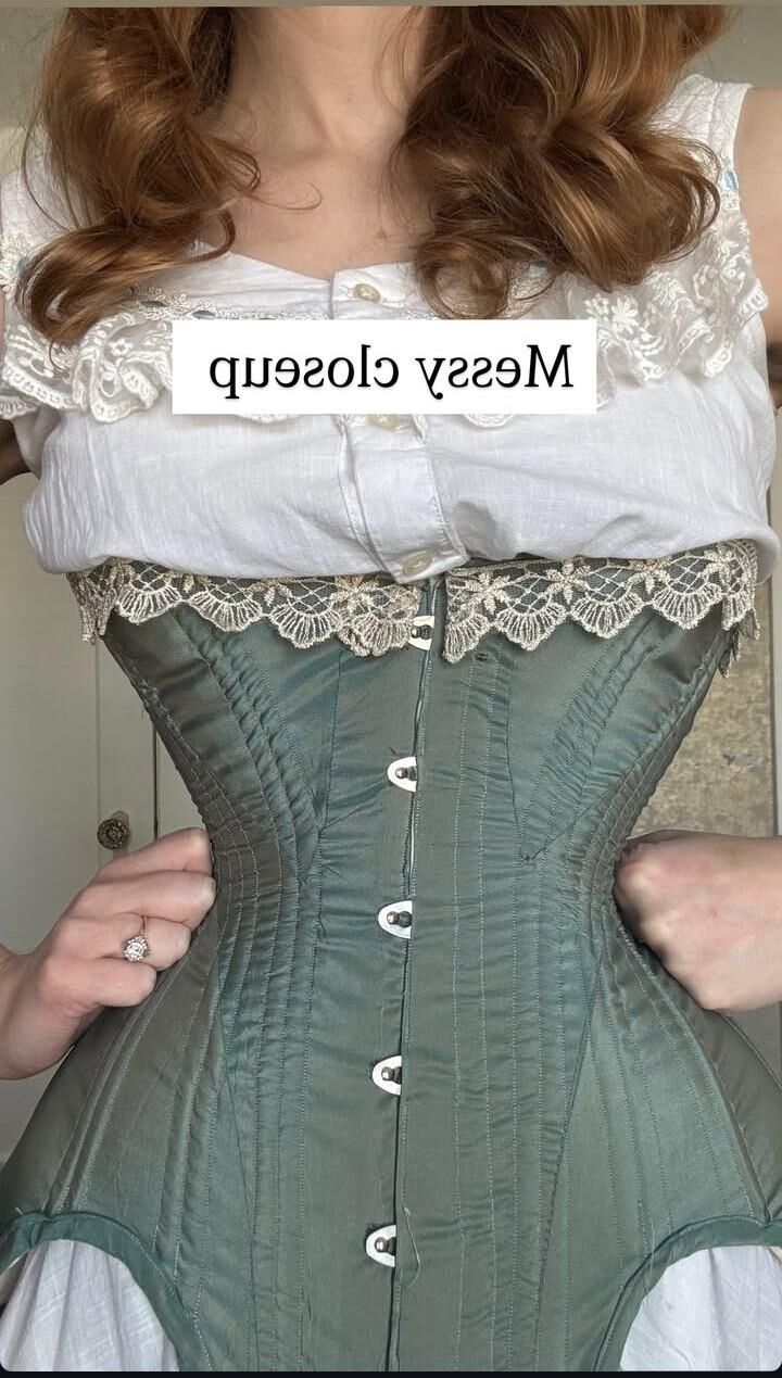 Sexy Costumer Vintage Ivy Thompson (The Sewlo Artist)
