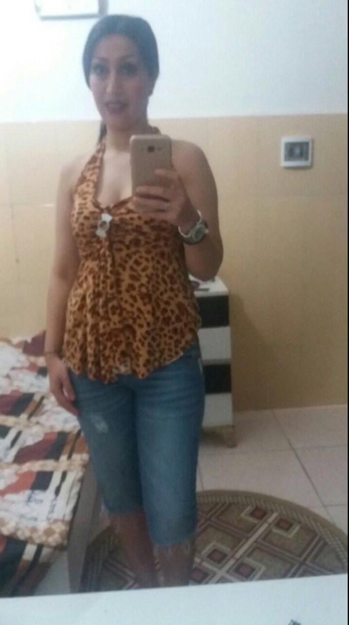 Horny iraní MILF Elnaz