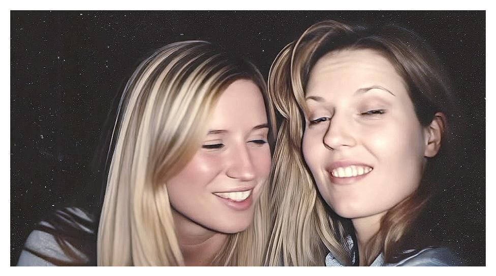 Paula und Kim machen rum