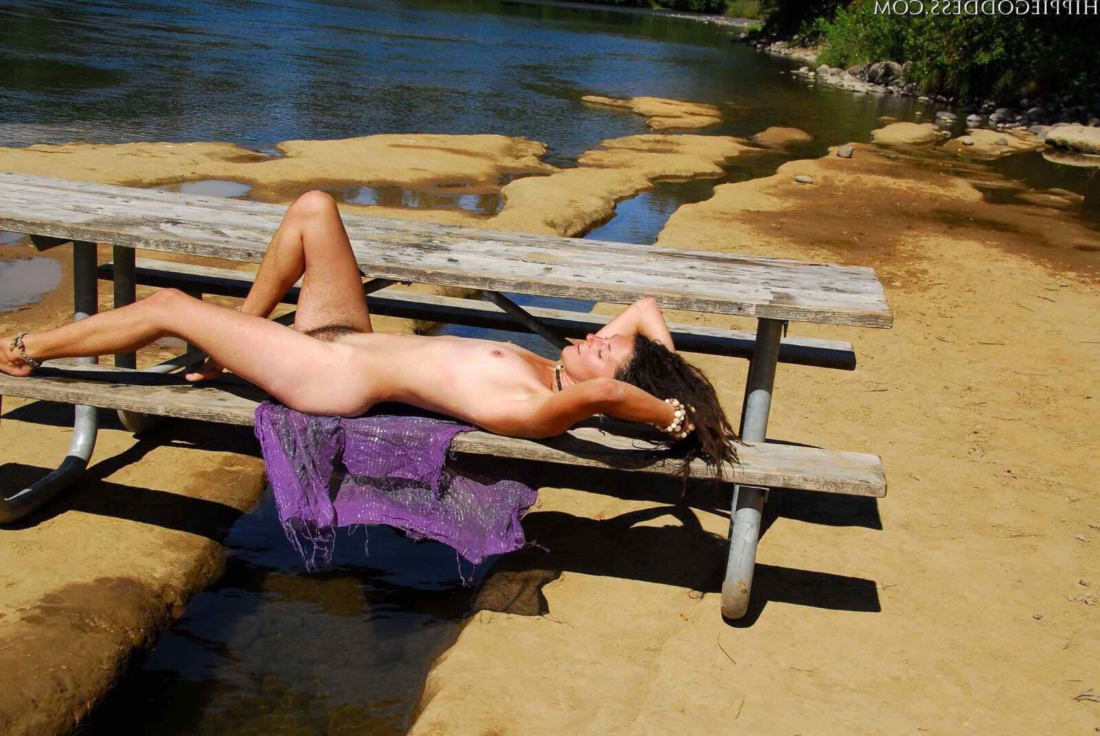 Hippiegoddess Katie zeigt sich