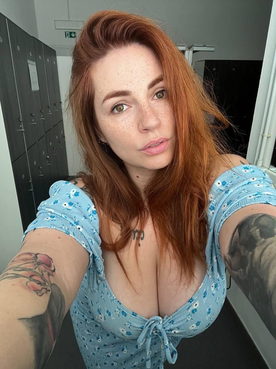Lucelf Big Ass Big Boobs Hermosa chica pelirroja Mezclas calientes mixtas