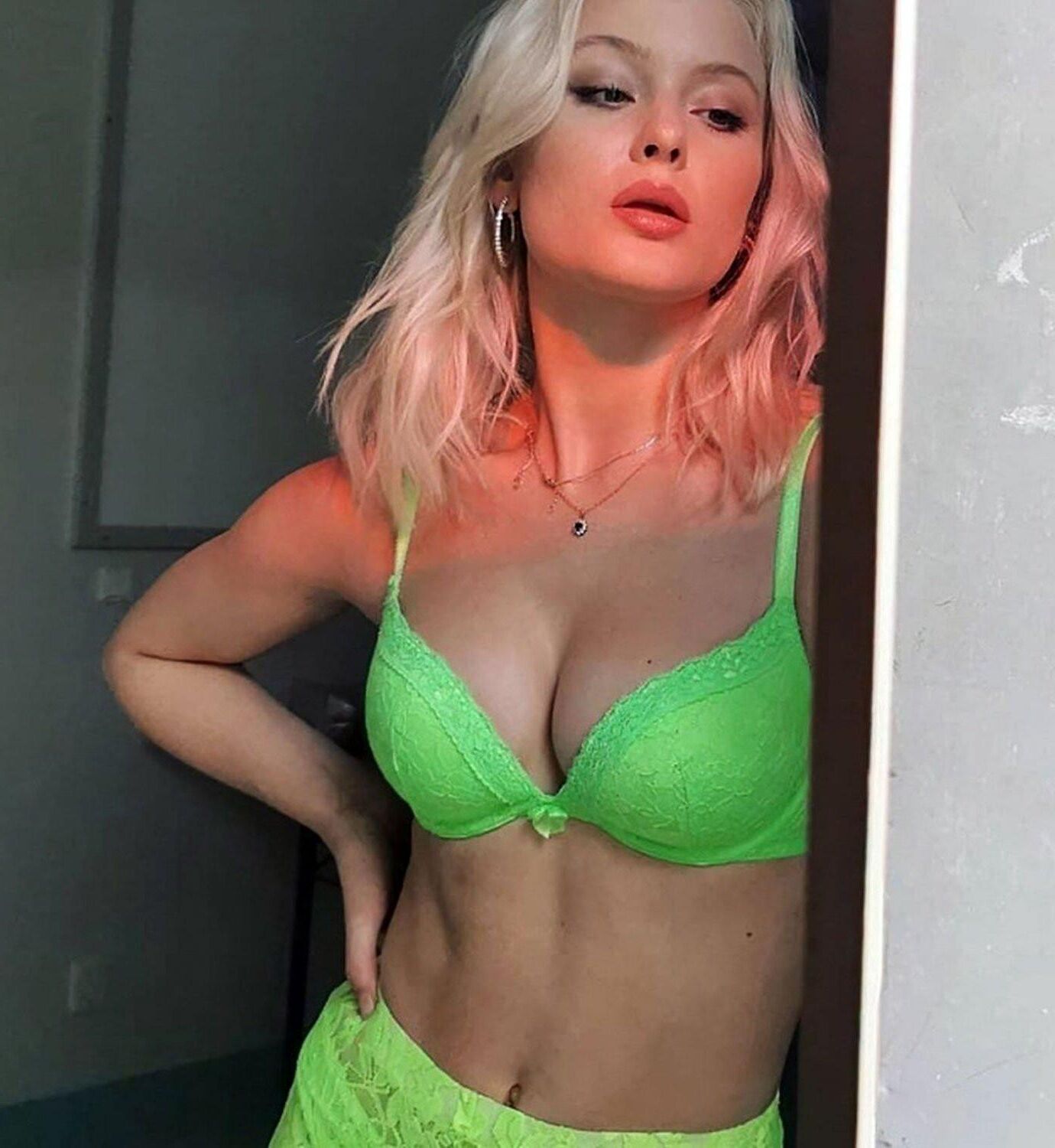 Promi Schlampe Zara Larsson