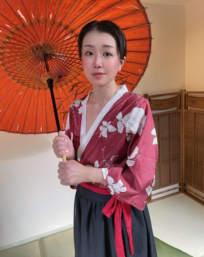 Japanische Schlampe necken in einem Kimono