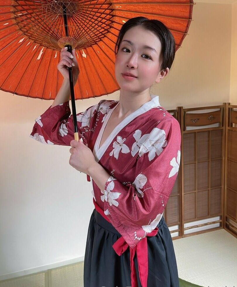 Japanische Schlampe necken in einem Kimono